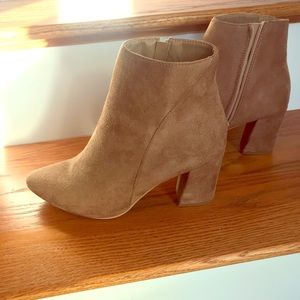 Women’s Sued Boots